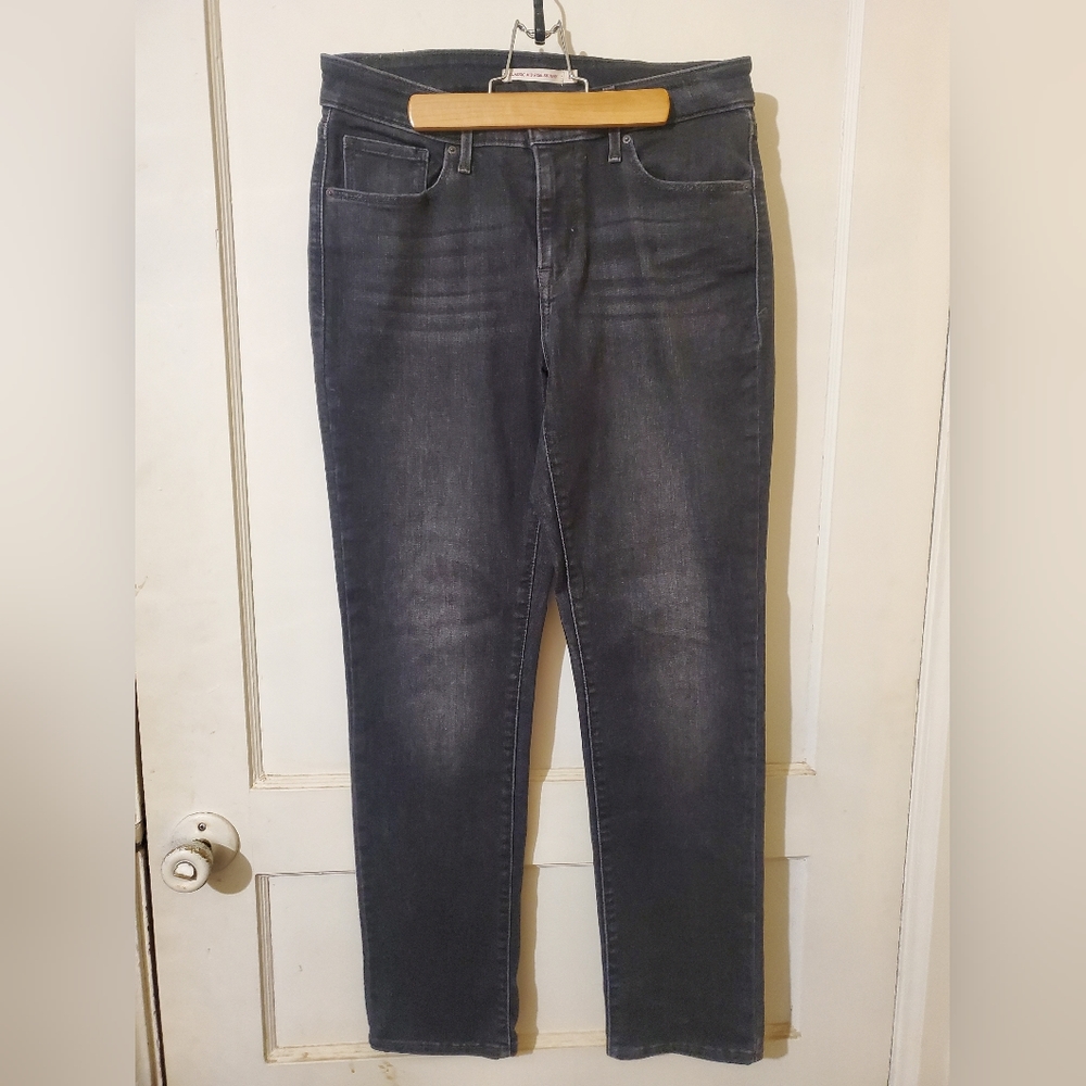Levis - Picture 3 of 4